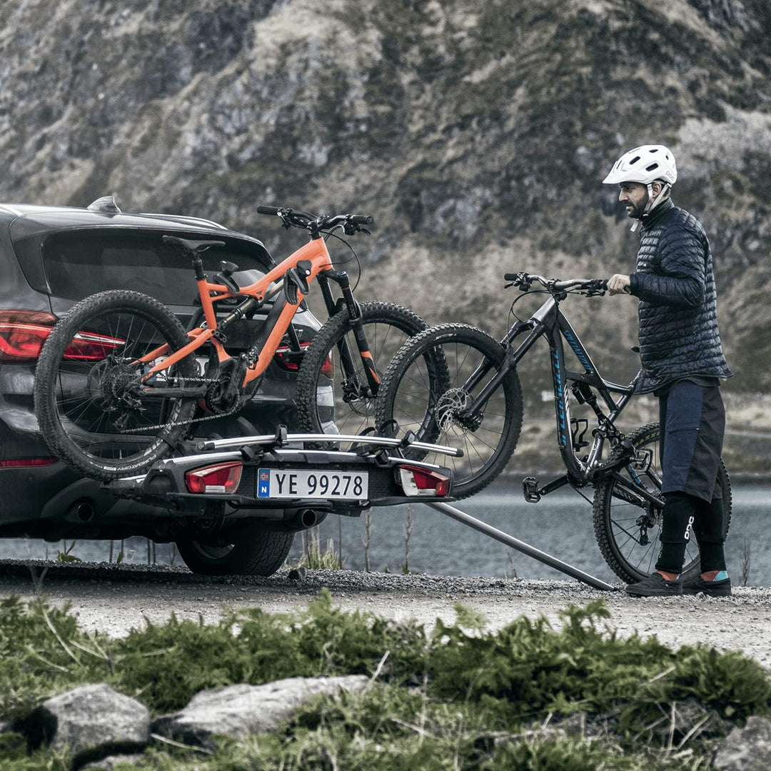 Thule VeloSpace XT 3-Bike Anhängerkupplungs-Fahrradträger schwarz/Aluminium 13 Pin, für E-Bike, Moun
