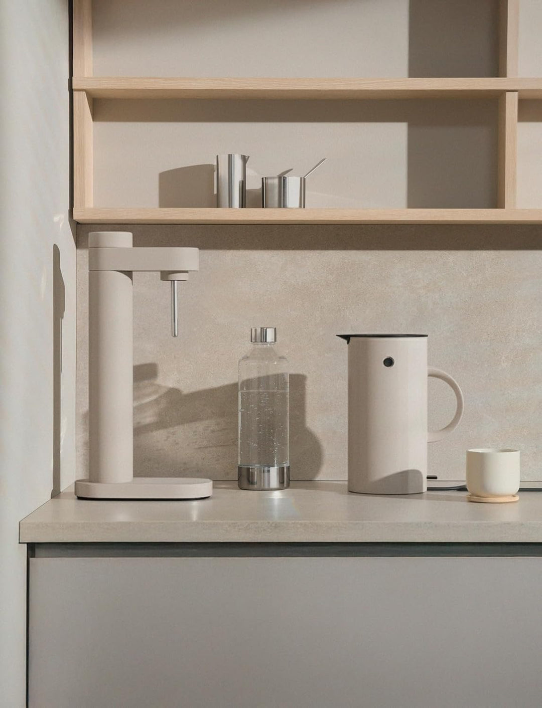 Stelton Brus Wassersprudler mit Flasche, Premium Carbonator für Wasser mit CO2 - Einstellbare Sprude