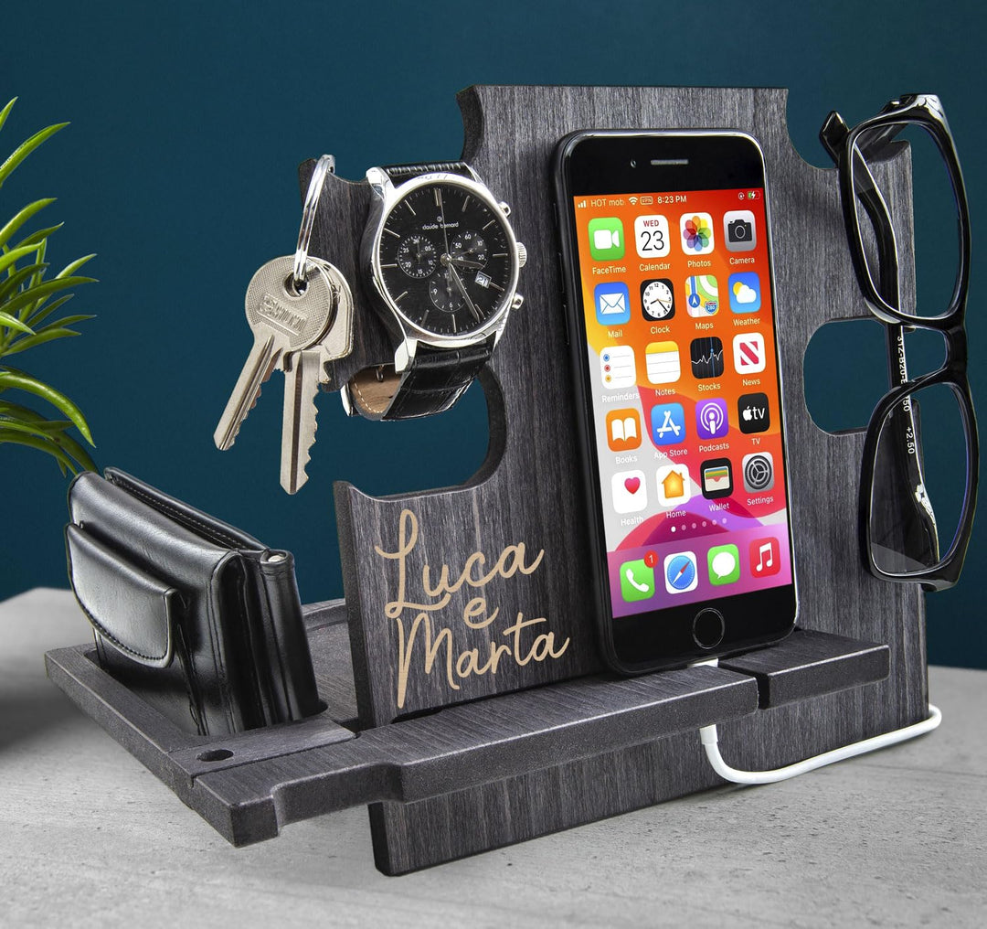Docking Station Holz personalisiert – Männer Geschenk Geburtstag – Organizer für Schreibtisch & Nach