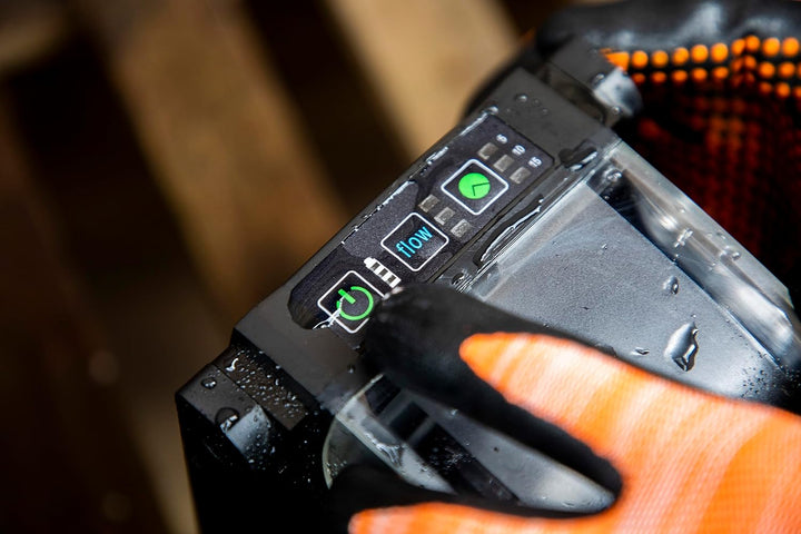 YARD FORCE Akku-Tauch-/Regenfasspumpe LX CWP1 mit 20V /2,5 Ah Lithium-Ionen-Akku, max. Fördermenge 2