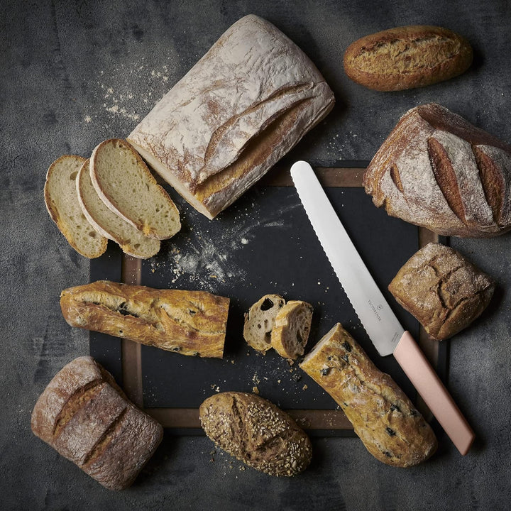 Victorinox, Swiss Modern, Profi Brot- und Konditormesser, Extra Scharfe Klinge, Wellenschliff, 22 cm