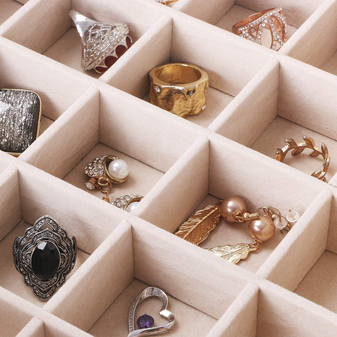 BEWISHOME Ring-Organizer und Ohrring-Box-Halter – 11 Ringschlitze, 25 Ohrringfächer, grosser Spiegel