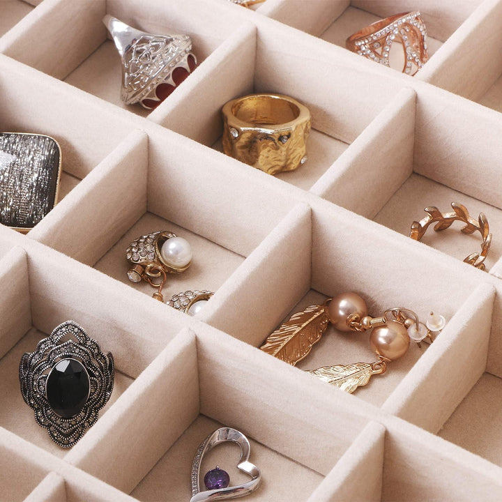 BEWISHOME Ring-Organizer und Ohrring-Box-Halter – 11 Ringschlitze, 25 Ohrringfächer, grosser Spiegel