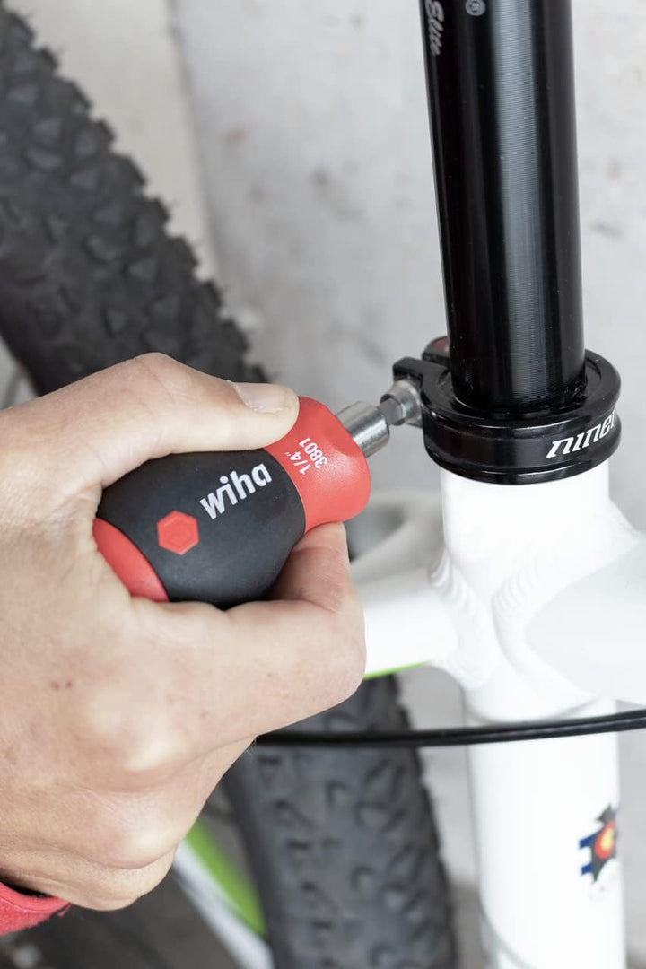 Wiha Schraubendreher mit Bit Magazin magnetisch Schlitz, Pozidriv mit 6 Bits, Stubby, 1/4" in Bliste
