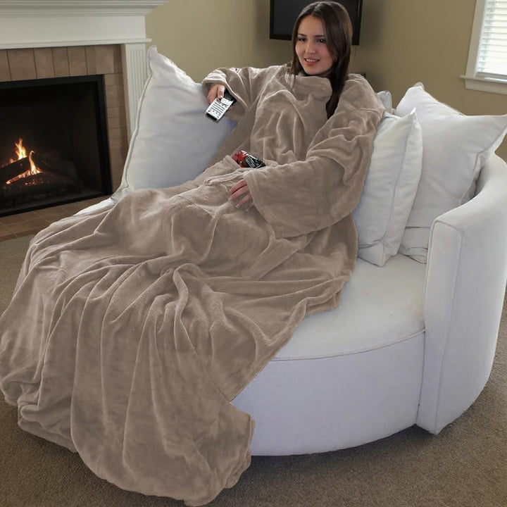 Brandsseller Flauschige TV-Decke mit Ärmeln 150x180 cm in Cashmere Feeling - Fusssack und 2 Taschen