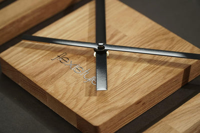 FLEXISTYLE Wanduhr gross aus Holz Lamellen SQ 60cm Holzoptik schwarz 3D Eiche modern ohne Ticken Woh