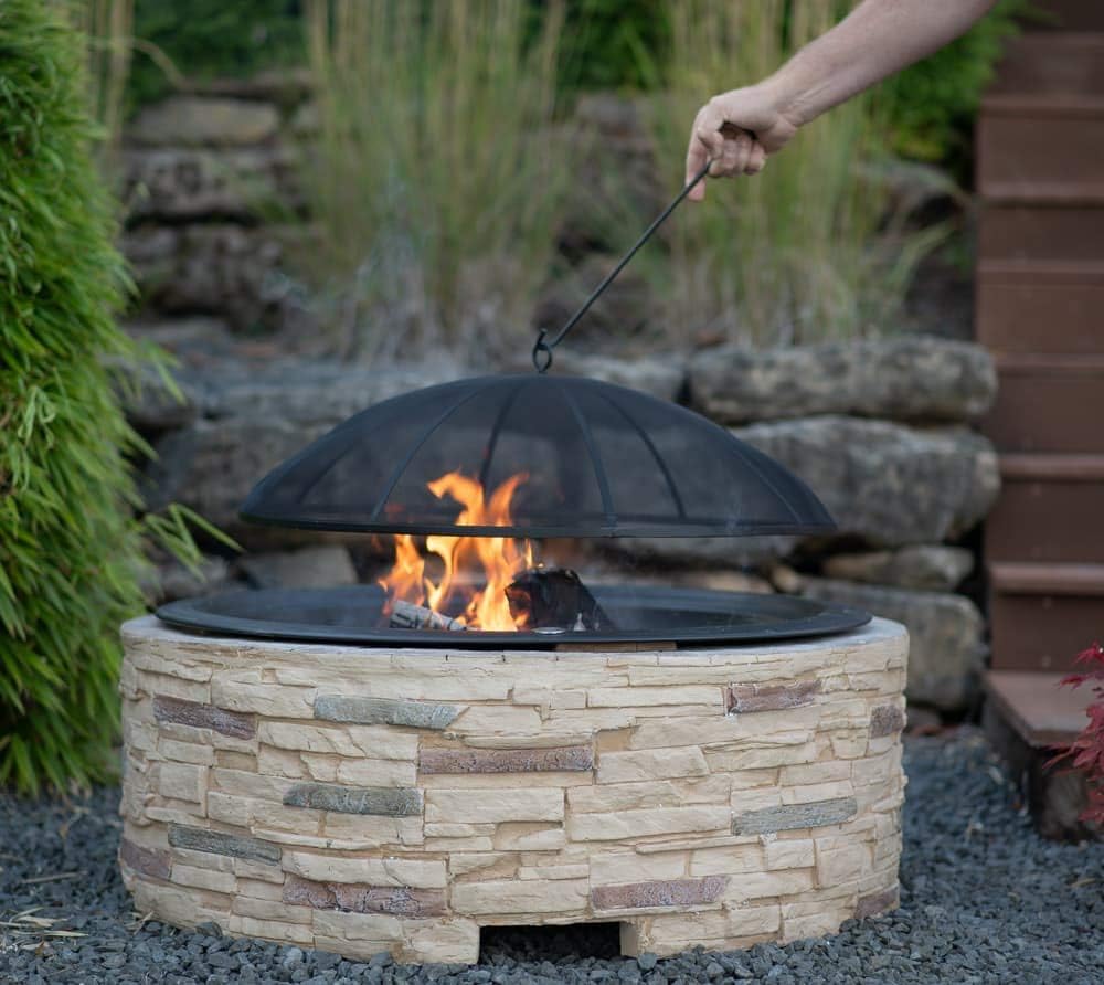Westmann Feuerstelle Aluminium | Feuerschale mit Funkenschutzhaube | Garten Feuerkorb Steinoptik Bra
