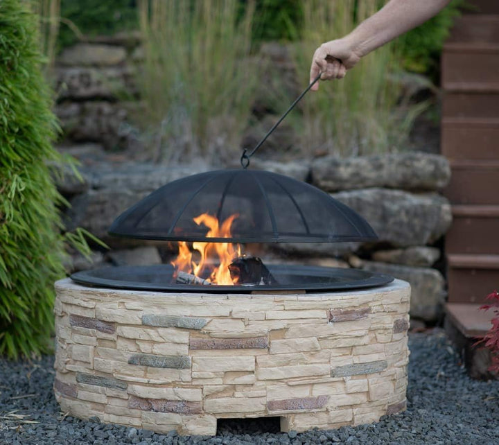 Westmann Feuerstelle Aluminium | Feuerschale mit Funkenschutzhaube | Garten Feuerkorb Steinoptik Bra