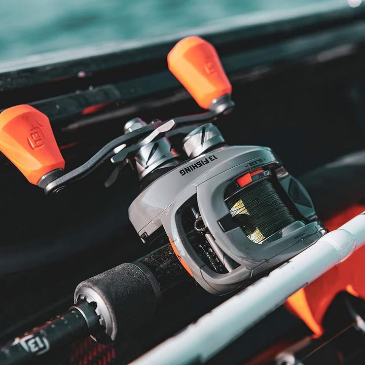 13 FISHING - Concept Z Slide - Baitcast-Rollen - inkl. Totenkopf-Kappe mit niedrigem Profil 200 Size
