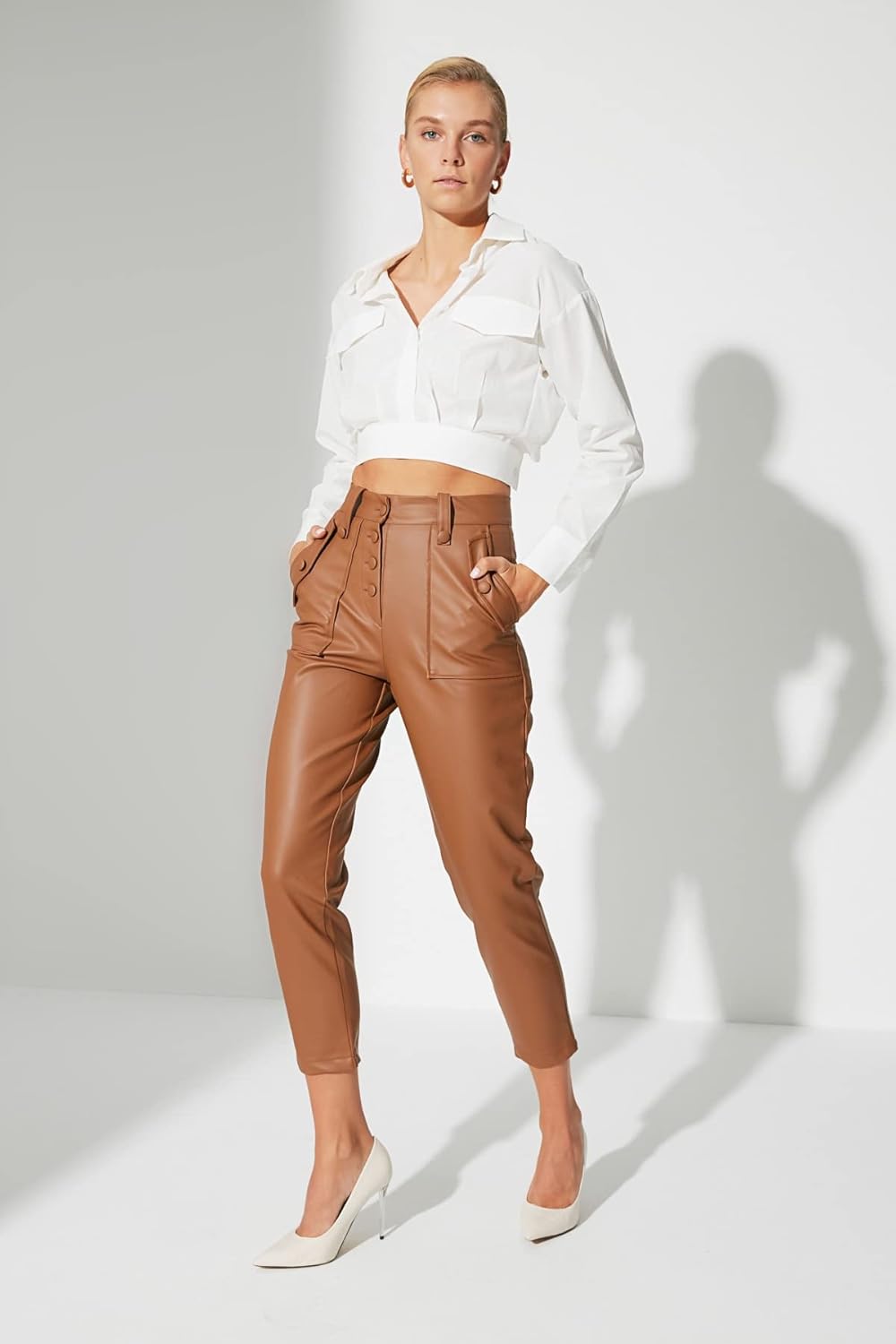 TRENDYOL Frau Design Mittlerer Bund Skinny Fit Straight Hose 36 Camel, 36 Camel
