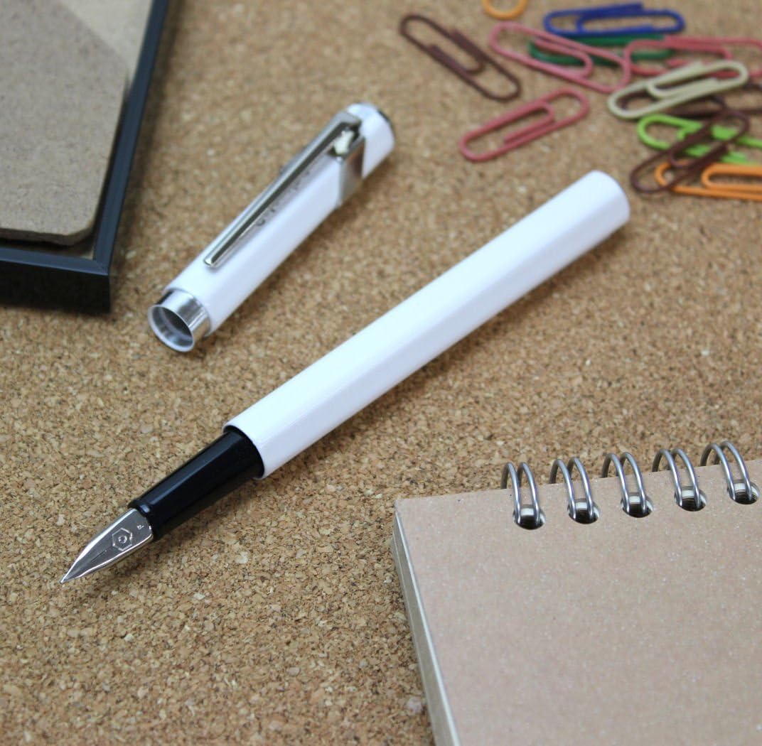 Caran d´Ache 0840.001 Füllhalter Classic Line Weiss, Weiss