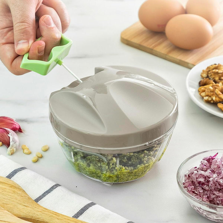 InnovaGoods - Manueller Mini-Zerkleinerer mit Seilzug Spinop, 400 ml Kapazität, Schnelles Hacken, Ei