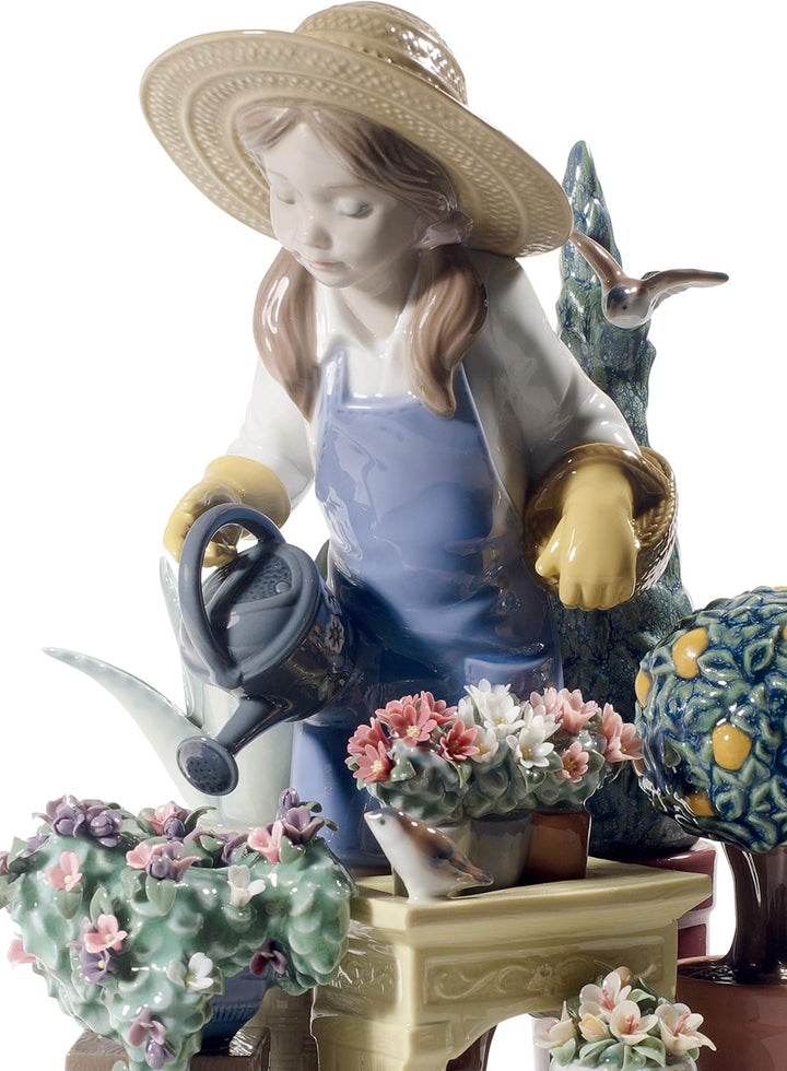 LLADRÓ Mädchen-Figur In Meinem Garden. Mädchen Mit Blumen. Porzellan.