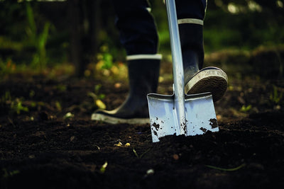 Fiskars Teleskop-Spaten für weiche, steinarme Böden, Rund, Länge 1,05 bis 1,25 m, Hochwertiger Borst