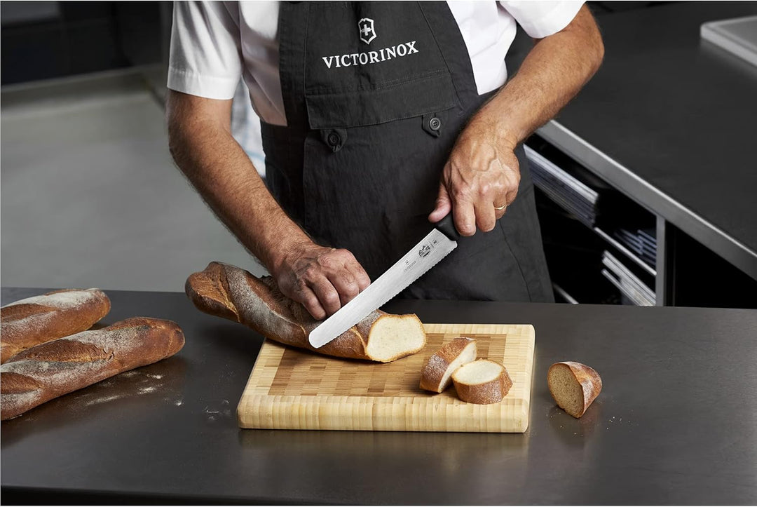 Victorinox Fibrox Konditorsäge mit Wellenschliff, Langes Küchenmesser für Kuchen und Backwaren, 26 c