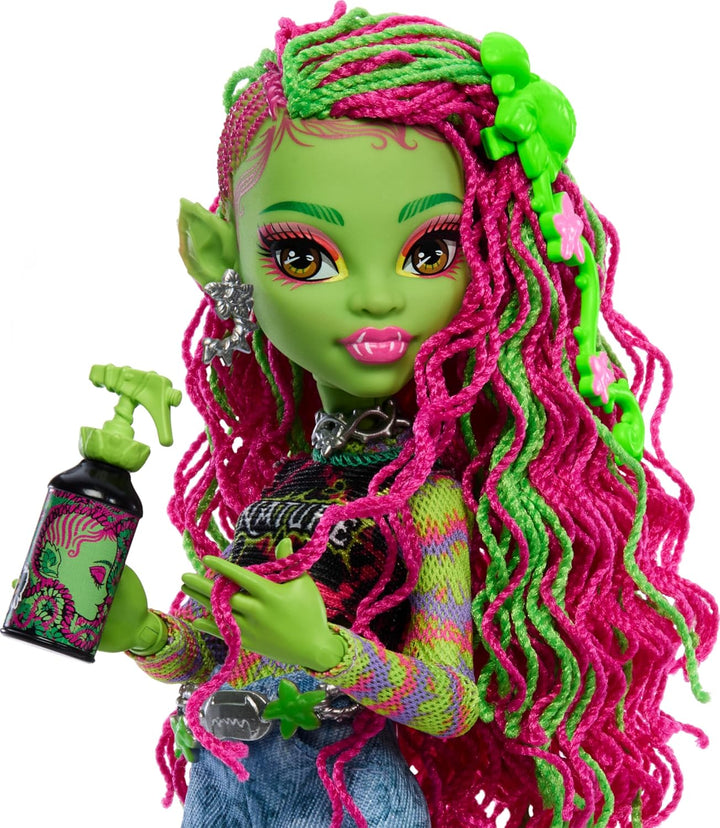 Monster High Venus McFlytrap-Puppe mit Pflanzenmonstertier Katze Chewlian und Zubehör wie Rucksack,