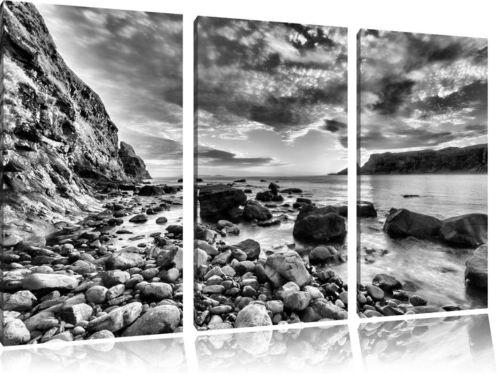 Pixxprint Monocrome, Felsen am Strand 3-Teiler Leinwandbild 120x80 Bild auf Leinwand