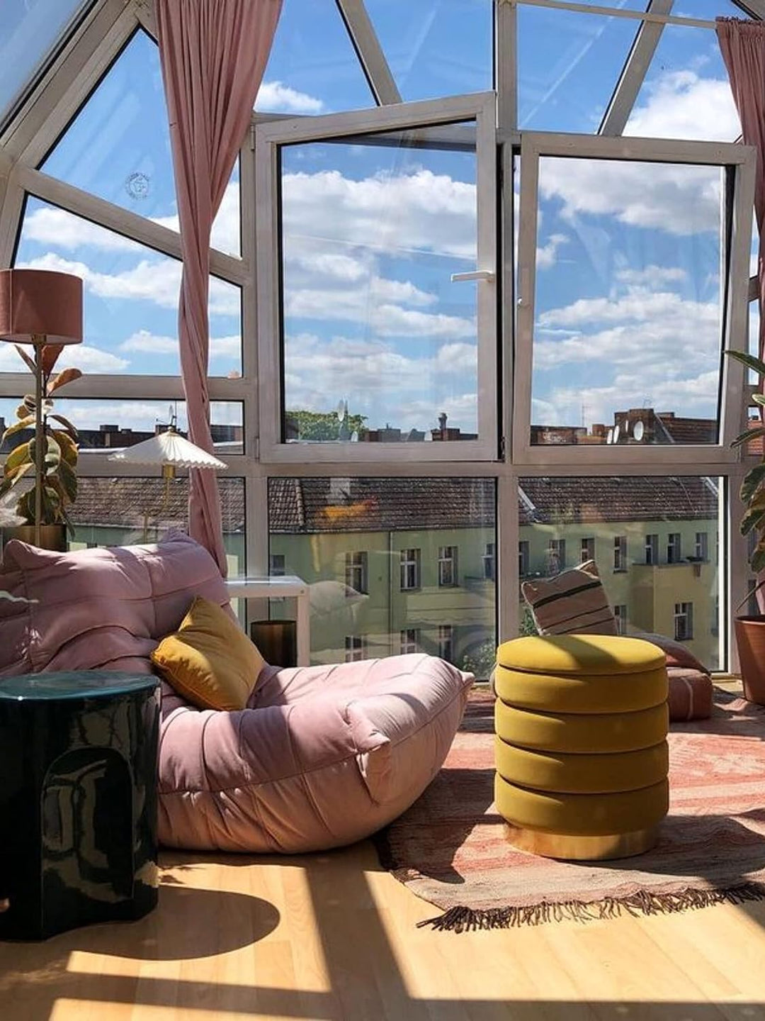Beliani Runder Pouf im 2er Set aus Samt senfgelb Ottoman Sitzpouf Garland