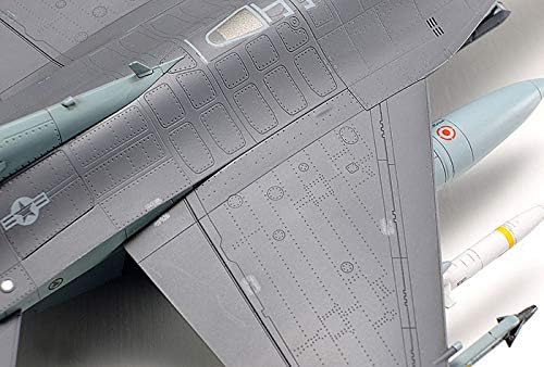 TAMIYA 300060788 - 1:72 F-16CJ Fighting Falcon mit Zurüstteilen, Grau