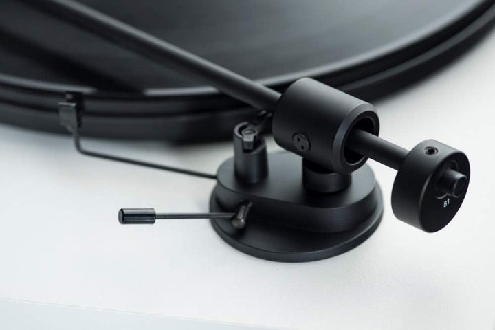 Pro-Ject Primary E Phono, Audiophiler Plug&Play Plattenspieler mit integrierter Phono Vorstufe (Rot)