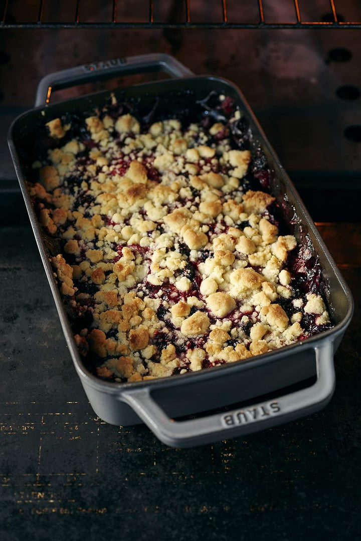 Staub 1004328 Auflaufform (30 x 20 cm, 3,15 L mit mattschwarzer Emaillierung im Inneren der Auflauff