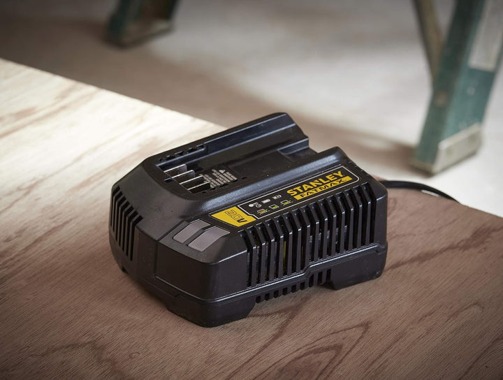 Stanley FatMax 18V Schnell-Ladegerät SFMCB14 (4A Ladestrom für schnelles Aufladen, einsetzbar für al