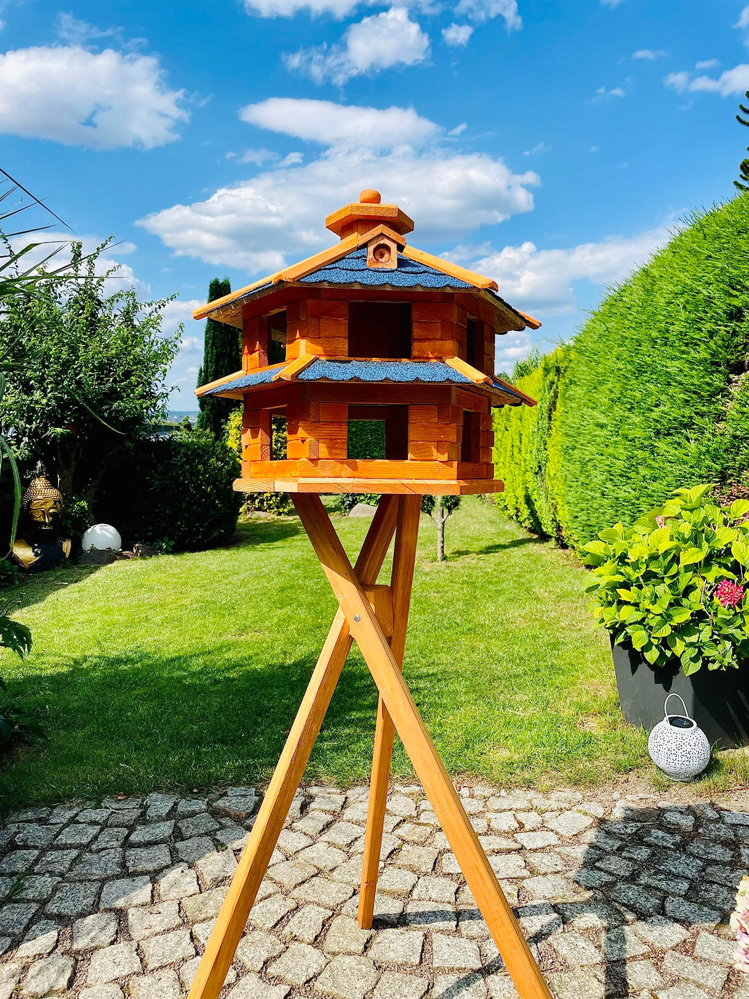 Vogelvilla wetterfest von L bis XL Futterhaus Vogelhaus mit oder ohne Ständer in Braun mit Rot, Grün