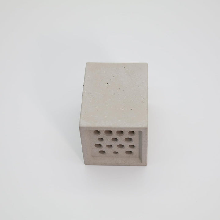 Bienenhotel aus Beton für Wildbienen und Insekten für den Garten (Nisthilfe) - Maladez