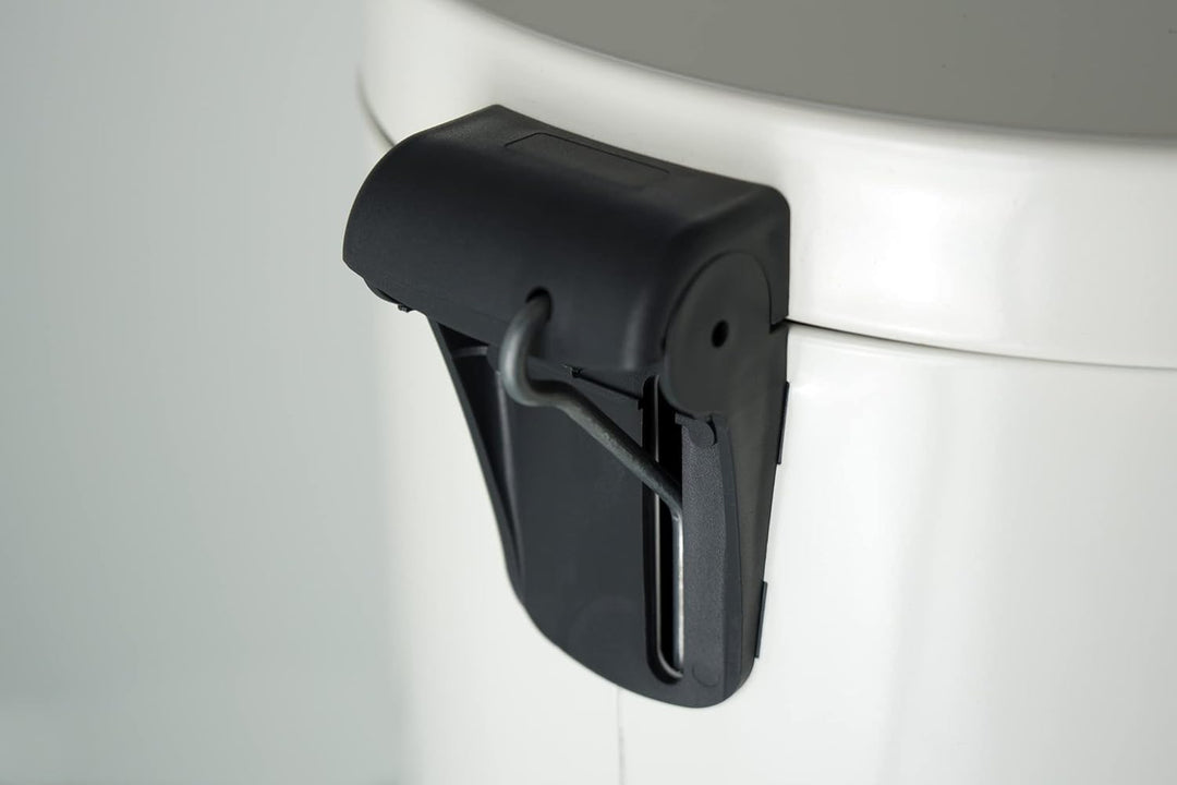 Helit H2404395 - Silberionen-Tretabfallbehälter, „the knight“, 30 Liter, schwarz 30 Liter schwarz, 3