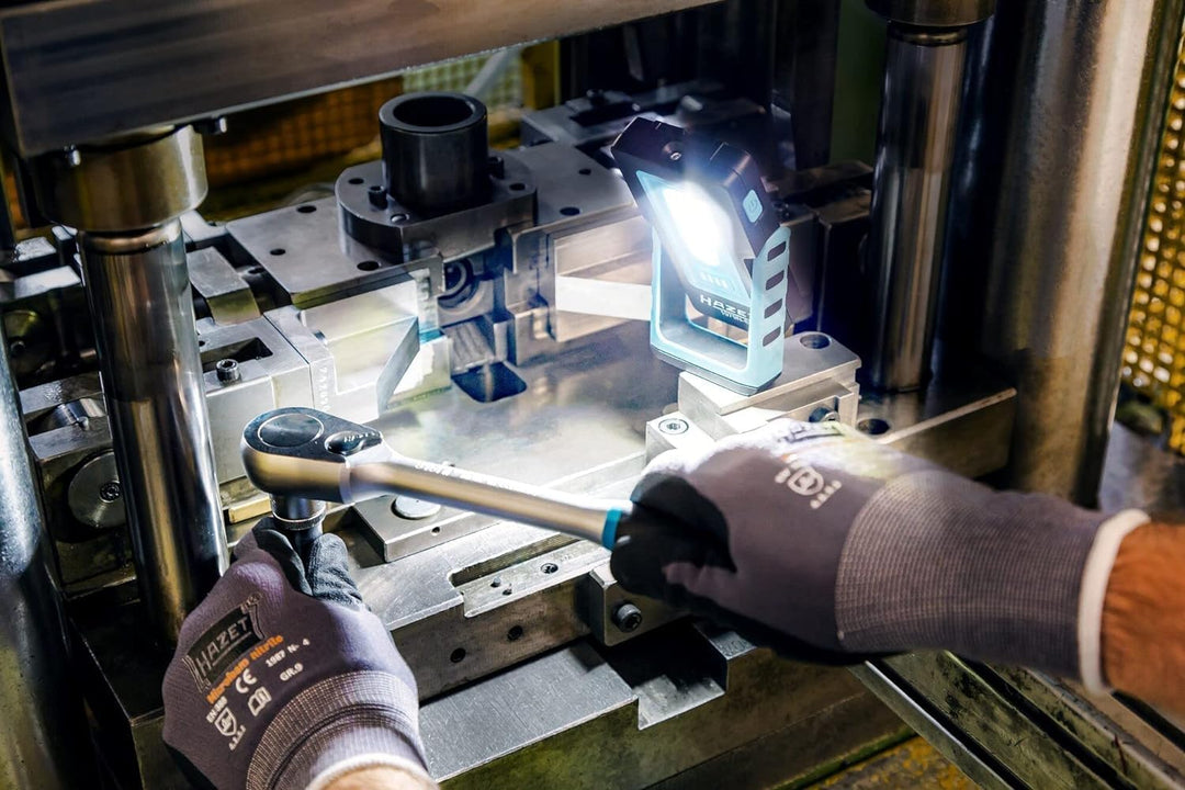 HAZET LED Pocket-Light 1979N-82 | 180° verstellbare, kompakte Werkstatt-Lampe mit hoher Leuchtleistu