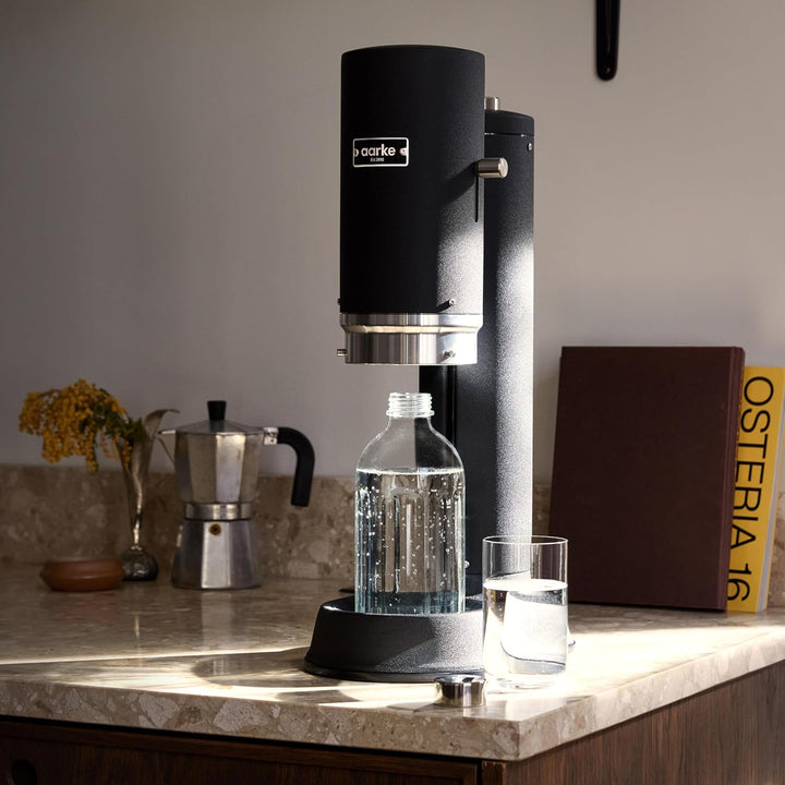 Aarke Carbonator Pro, Wassersprudler mit Glasflasche, Mattschwarz Finish, Mattschwarz