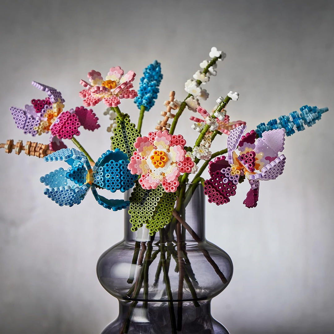 Hama Perlen 3621 Bügelperlen Blumenstrauss mit 3D Effekt, Geschenkbox mit ca. 6000 Midi-Perlen, inkl