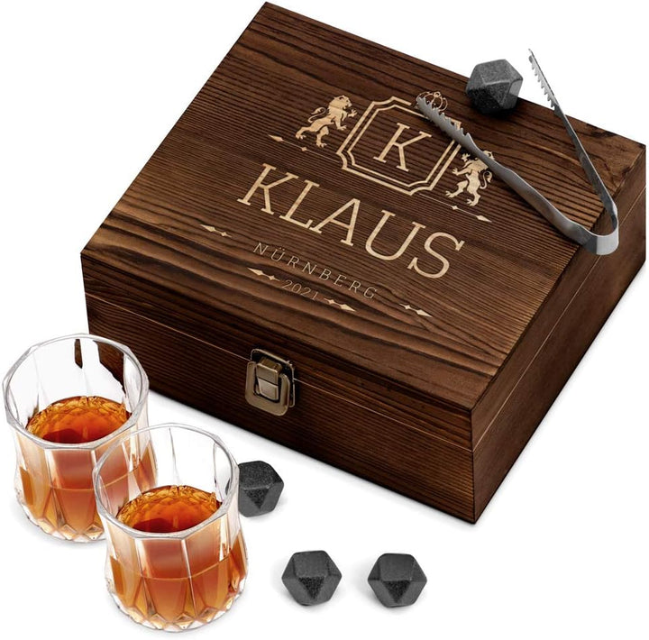 Maverton Whisky Steine Set - in Holzbox mit Gravur - 8 Eiswürfel + 2 Whisky Gläser - wiederverwendba