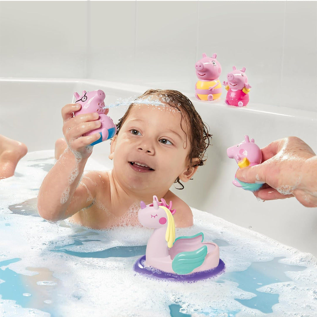 TOMY Toomies Papa Wutz, Mama Wutz, Peppa & George Badespritzer & Peppa's Einhorn, Baby-Badespielzeug