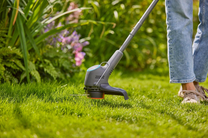 Gardena EasyTrim 25/18V Solo Akku-Rasentrimmer, 2-in-1-Funktion, leicht und ergonomisch, ideal für p
