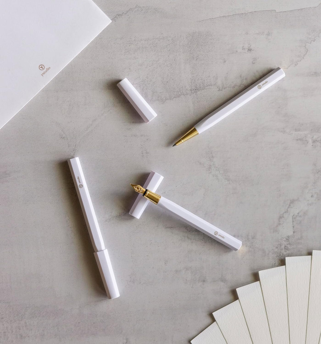Füller von ystudio | Füllfederhalter Resin | Aus massivem Messing und Kunststoff von ystudio in Weis