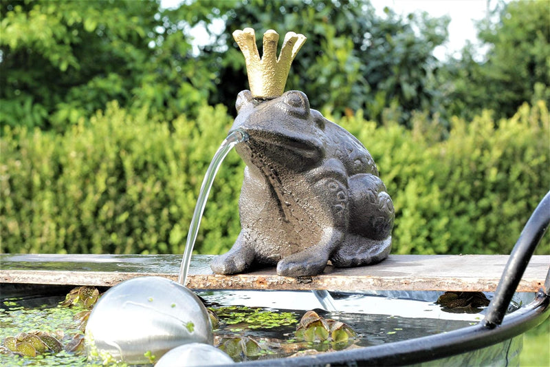 powershop11 Wasserspeier Froschkönig Guss 13 cm mit Solarpumpe