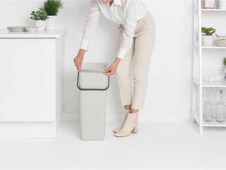 Brabantia Sort & Go Recycling-Mülleimer, 40 l, Hellgrau Light Grey 40 Liter Mülleimer, Light Grey 40
