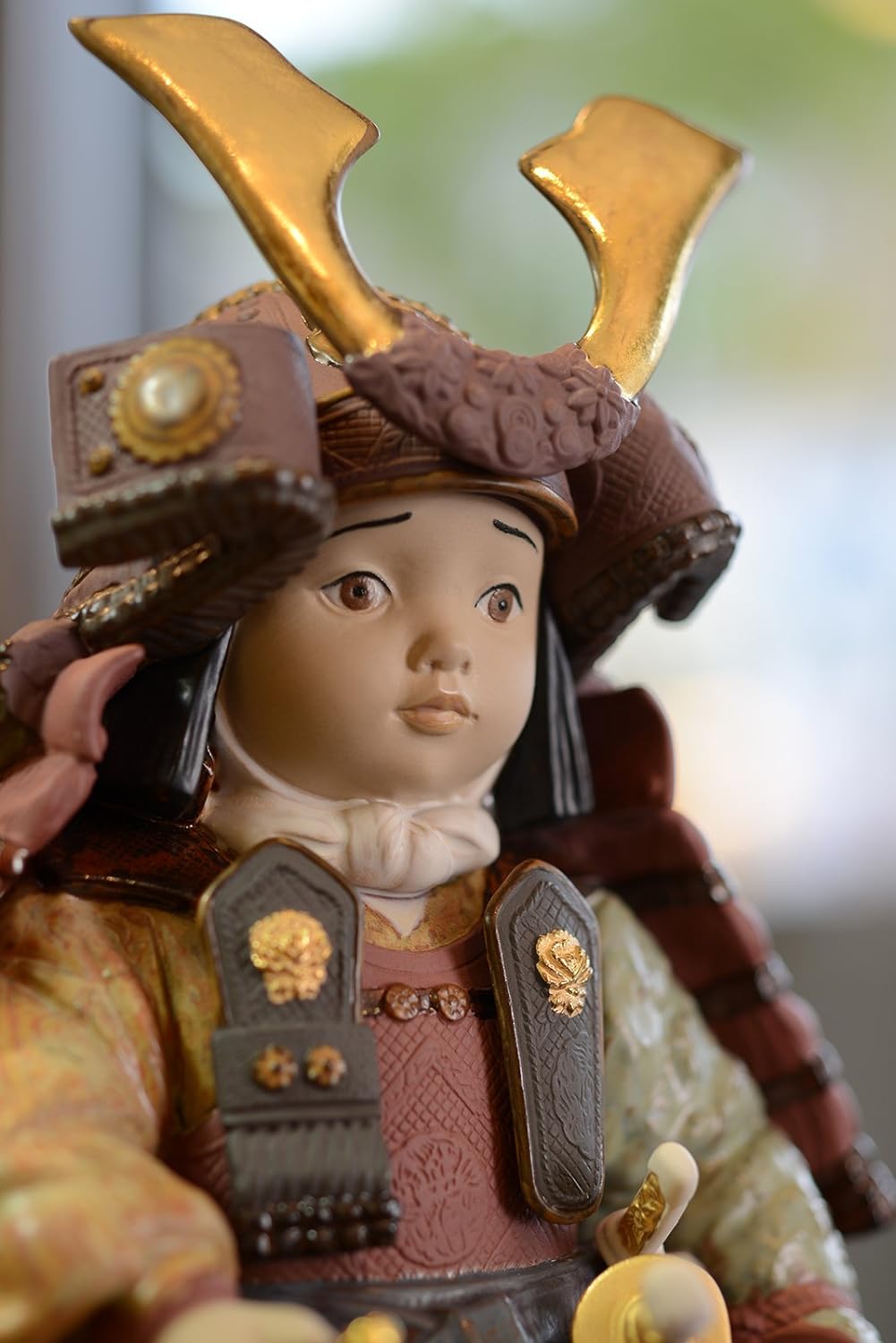 LLADRÓ Figur Samurai-Junge. Gold. Limitierte Auflage. Samurai. Porzellan.