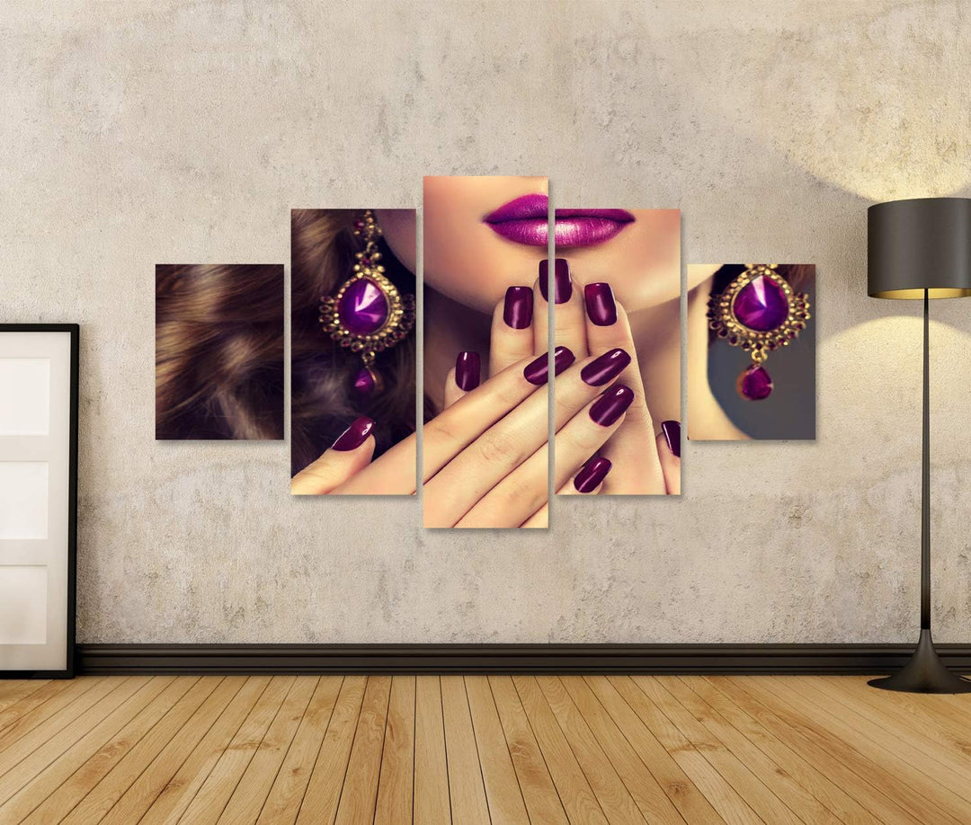 islandburner Bild auf Leinwand Luxus Mode Stil Nägel Maniküre Kosmetik Makeup Und Lockiges Haar Bild