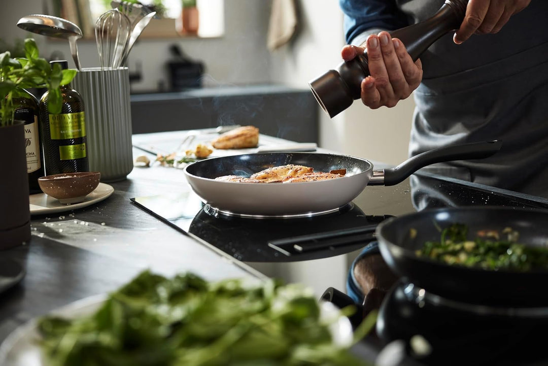 Fissler Essential/Keramik-Pfannen Set 24 cm & 28 cm – hergestellt ohne PFAS/PTFE – nachhaltige besch
