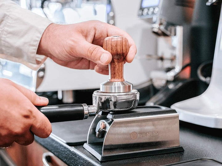 Tamper Set 51mm – hochwertiger Espresso Temper & stilvoller Holzgriff inkl. Schützender Tamping-Matt
