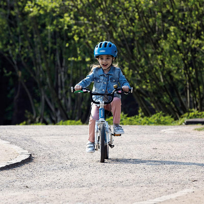 ABUS Kinderhelm Smiley 3.0 - Fahrradhelm mit tiefer Passform, kindergerechten Designs & Platz für ei