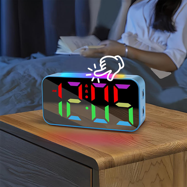 Lancoon Farbige Digitaluhr mit RGB Grossdisplay 8 Farboptionen Snooze Funktion Lautstärkeregler 12 2