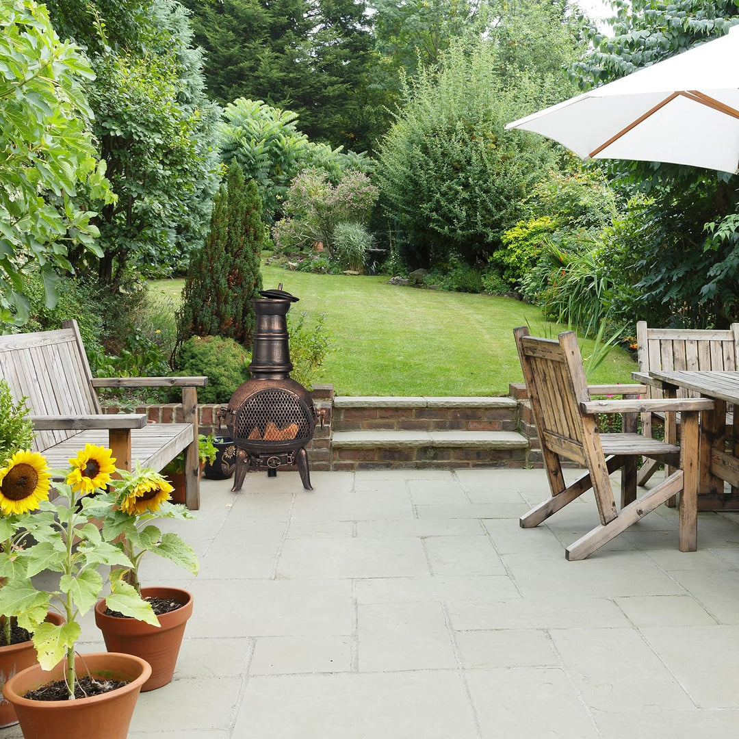 Relaxdays Terrassenofen, Aztekenofen mit Schürhaken, Gusseisen, Funkenschutz, für Garten, HxBxT: 86x