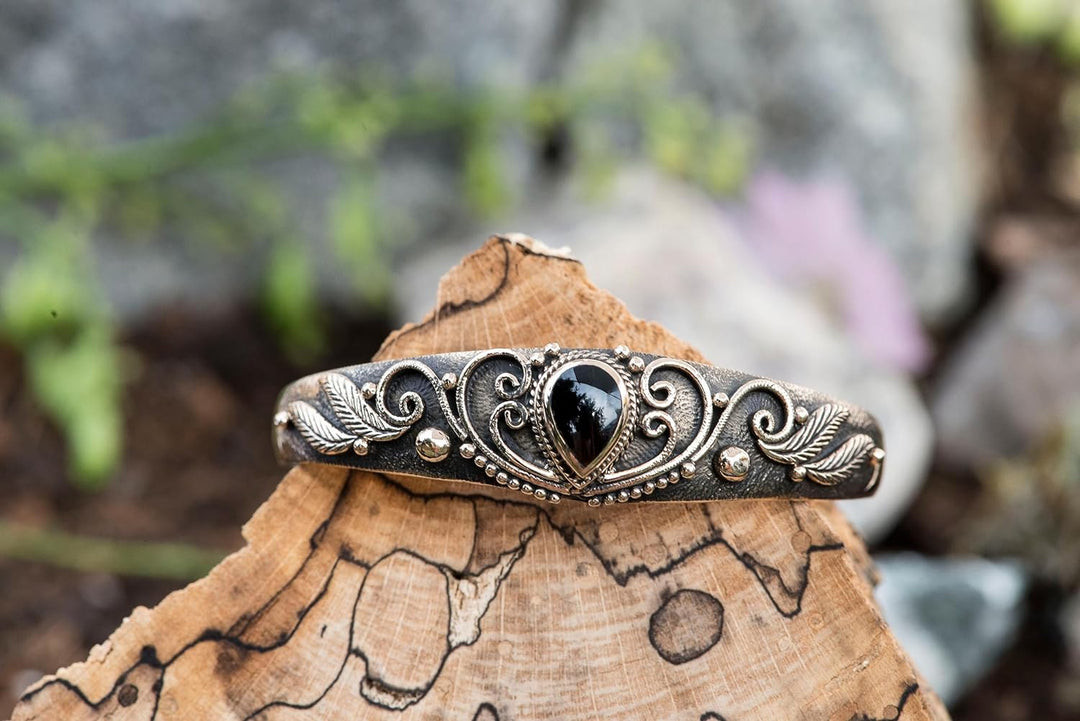 Windalf Mittelalter Bohemia Armreif ELANIA Ø 5.7 cm Onyx Elfenschmuck Armschmuck Hochwertige Bronze