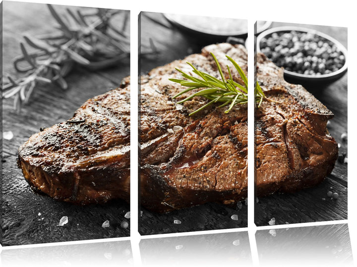 Gebratenes Steak mit Rosmarin schwarz/weiss 3-Teiler Leinwandbild 120x80 Bild auf Leinwand, XXL ries
