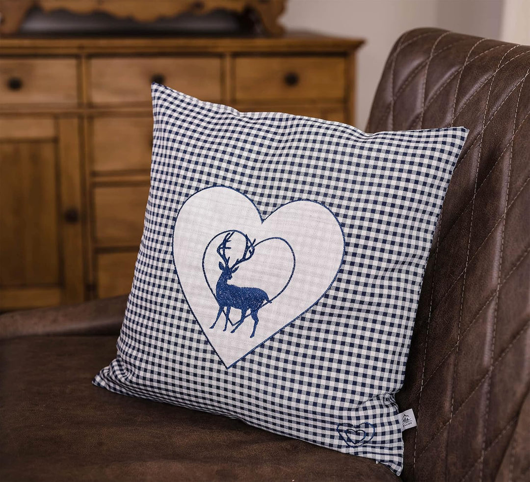 Zirbenkissen bestickt mit Hirsch und Herz blau karriert Grösse 40x40 cm befüllt mit Zirbenflocken au