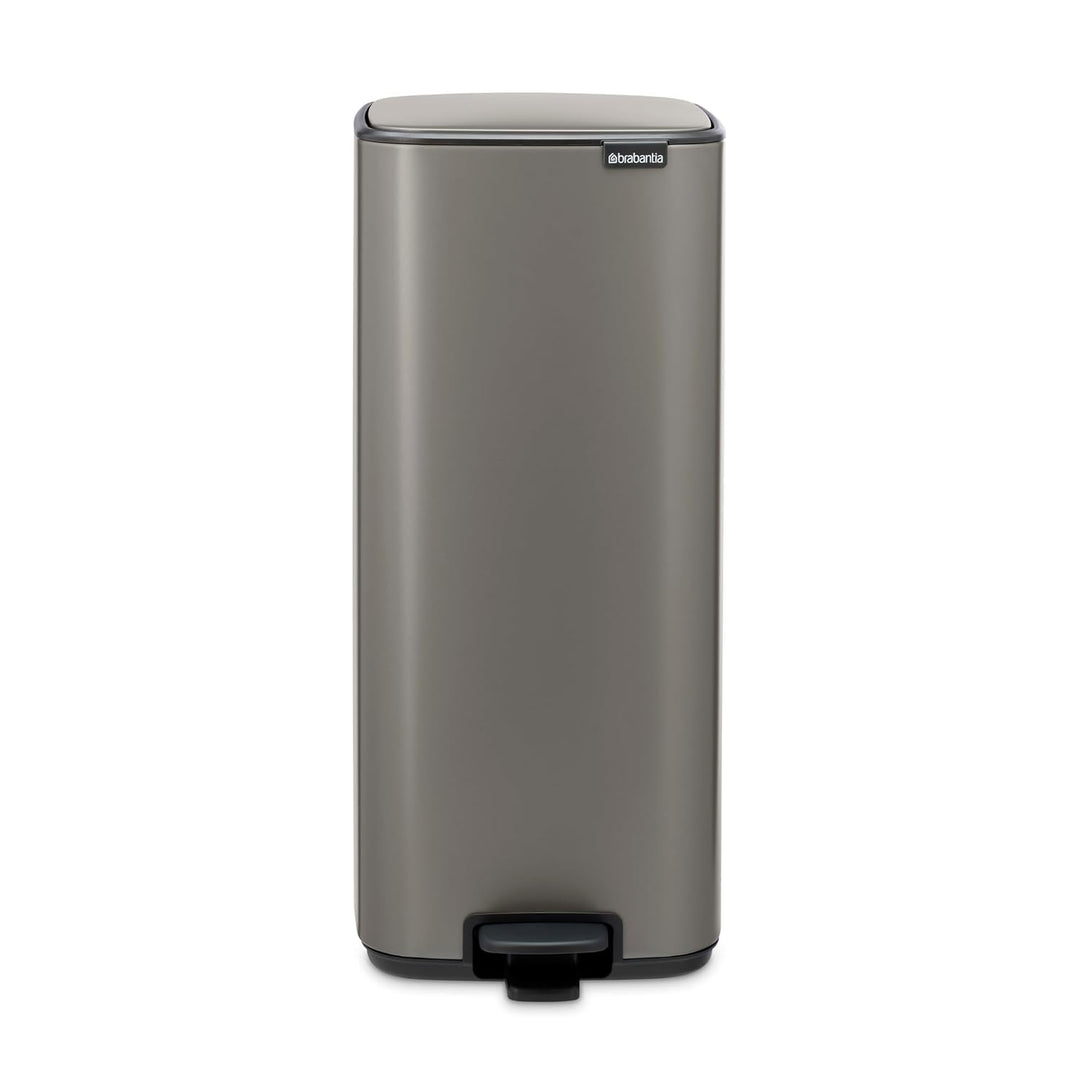 Brabantia Bo Treteimer 30 L (platin), platzsparender Mini Mülleimer mit Soft-Close-Funktion und leic