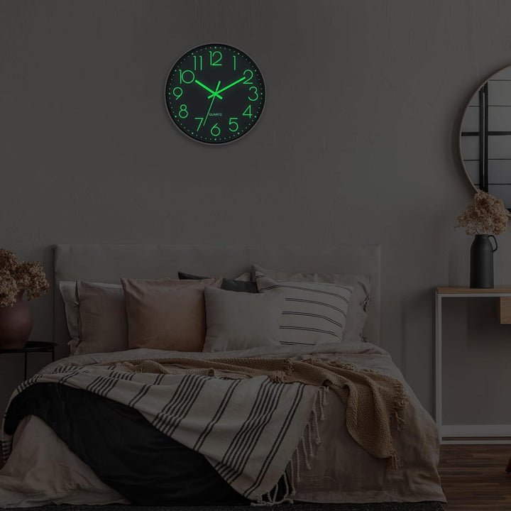 VIVILINEN Wanduhr Leuchtend Ohne Tickgeräusche Quartzuhr 30cm Batteriebetriebene Uhr Lautlos Hängeuh
